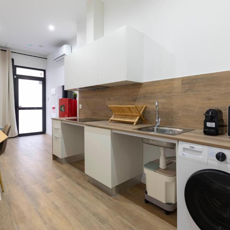 Travel Habitat Mediterranean Suites - Family Studio - 8