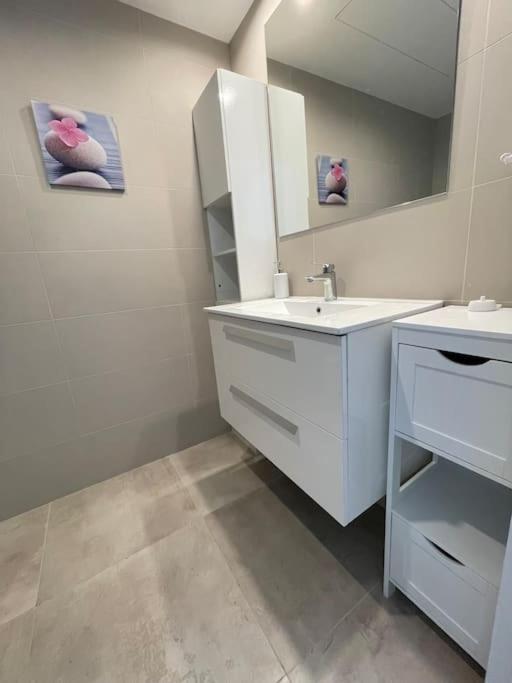 Apartment by the beach with pool and private parking - Apartamento de 2 dormitorios - 15