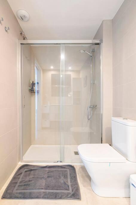 Apartment by the beach with pool and private parking - Apartamento de 2 dormitorios - 25