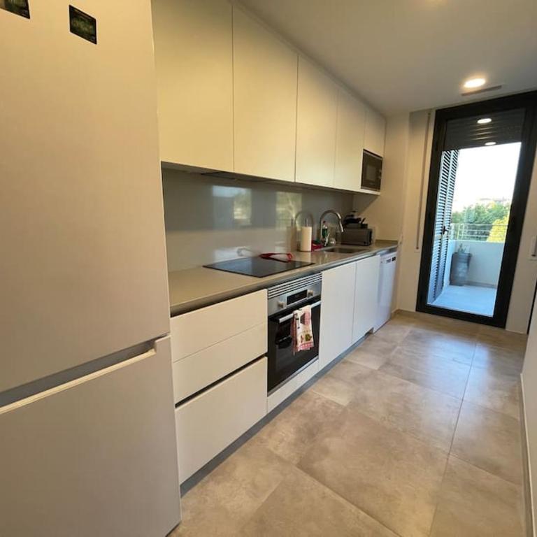 Apartment by the beach with pool and private parking - Apartamento de 2 dormitorios - 40