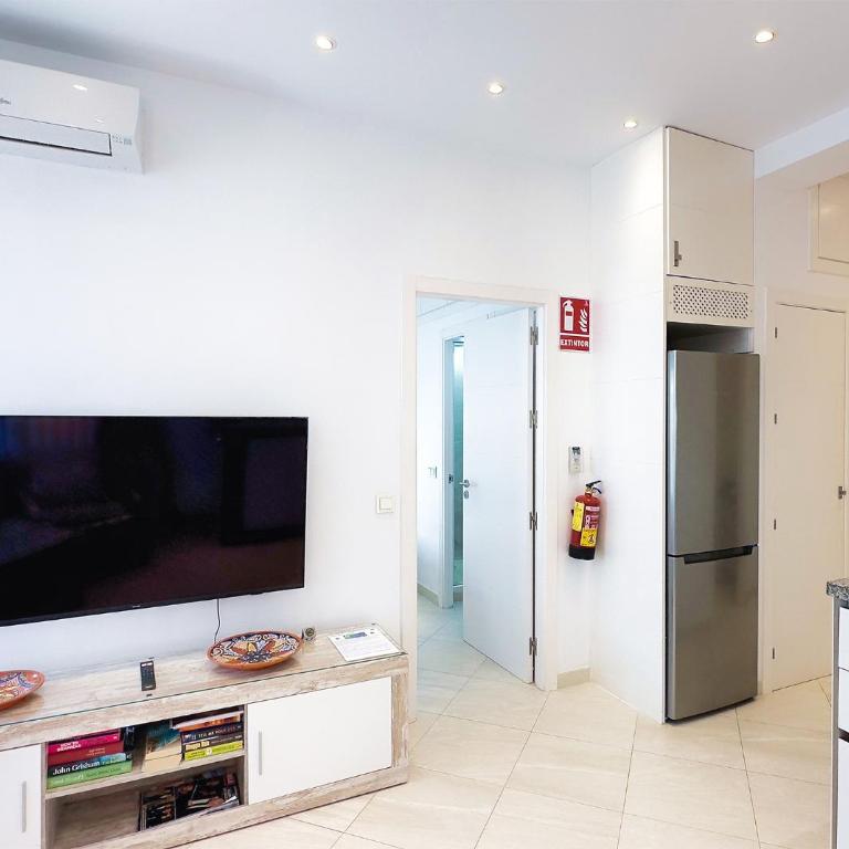 Skol 322 - Completely Renovated Beach Front Apartment Marbella - Two-Bedroom Apartment - 7