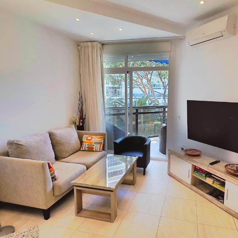 Skol 322 - Completely Renovated Beach Front Apartment Marbella - Two-Bedroom Apartment - 3