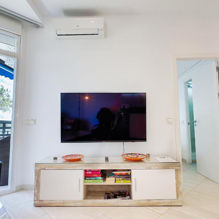 Skol 322 - Completely Renovated Beach Front Apartment Marbella - Two-Bedroom Apartment - 9