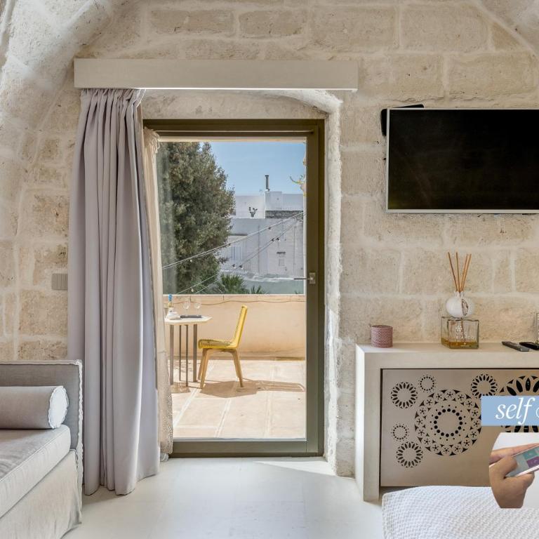 Vico Bianco Raro Smart Rooms Collection - Superior King Room - 13
