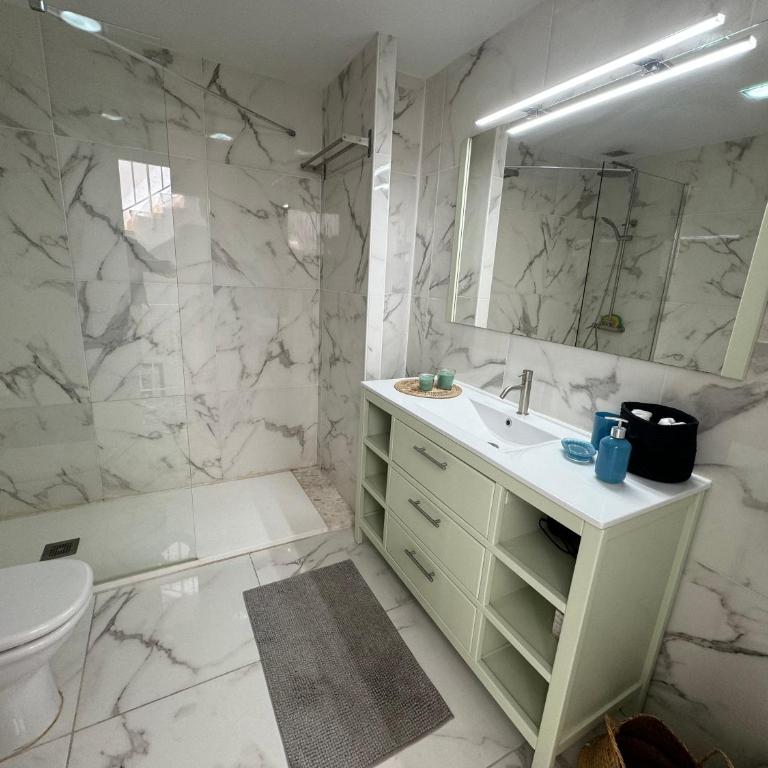 Casa en Cabo Huertas con piscina privada y zona residencial By Turihome - Three-Bedroom House - 26