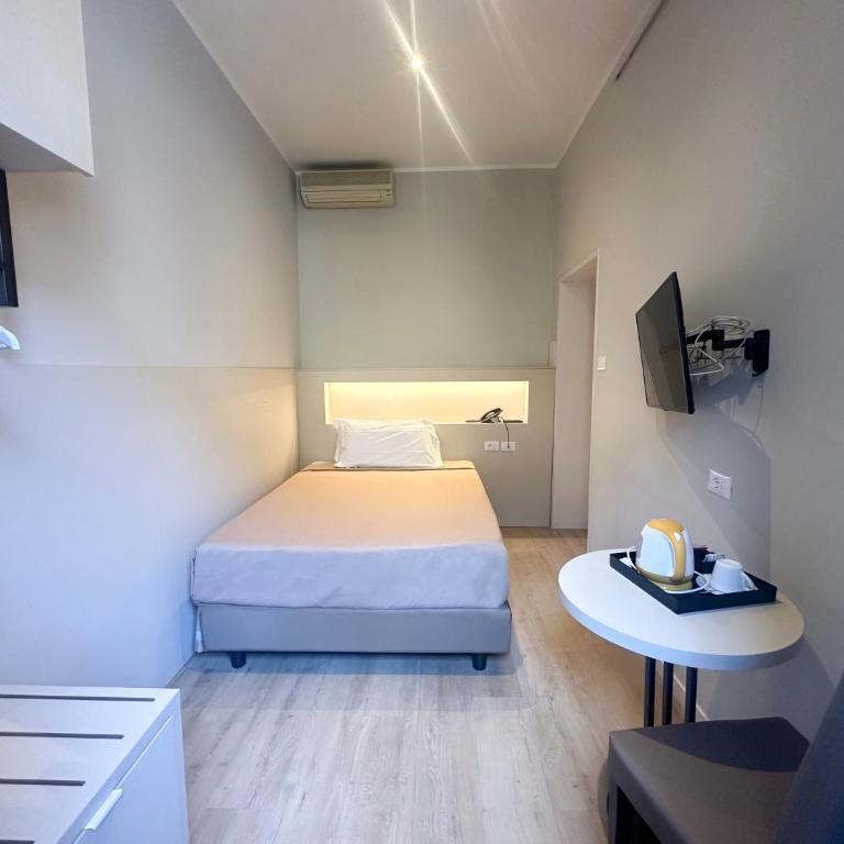 Hotel Giappone - Single Room with Private External Bathroom - 4