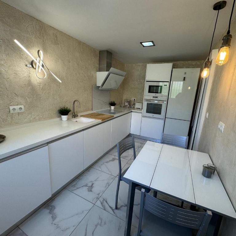 Casa en Cabo Huertas con piscina privada y zona residencial By Turihome - Three-Bedroom House - 20