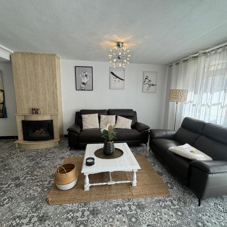 Casa en Cabo Huertas con piscina privada y zona residencial By Turihome - Three-Bedroom House - 11