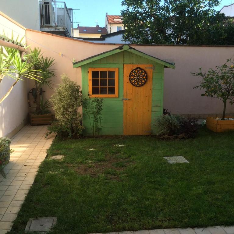 PIANO TERRA CON GIARDINO VICINO AL MARE - Appartamento con 2 Camere da Letto - 2