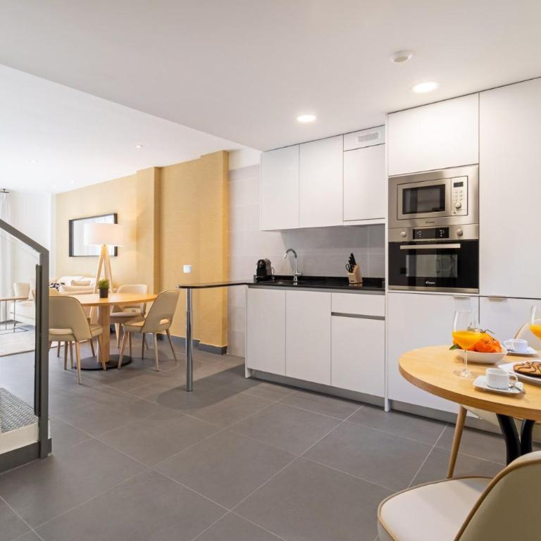 Amazing new duplex for 4 - Two-Bedroom House - 1