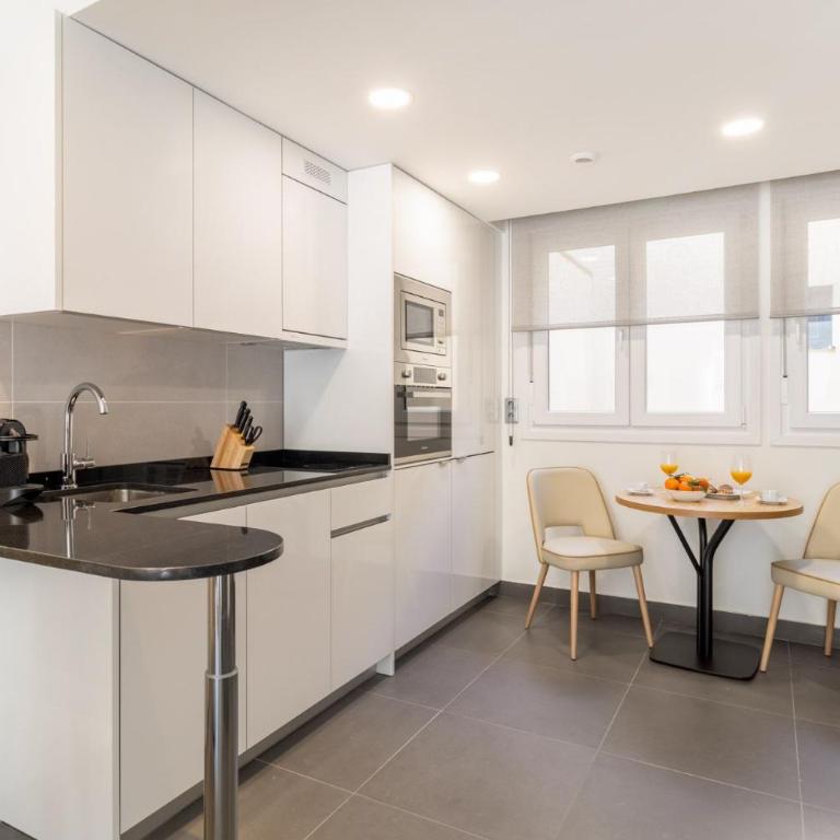 Amazing new duplex for 4 - Two-Bedroom House - 5