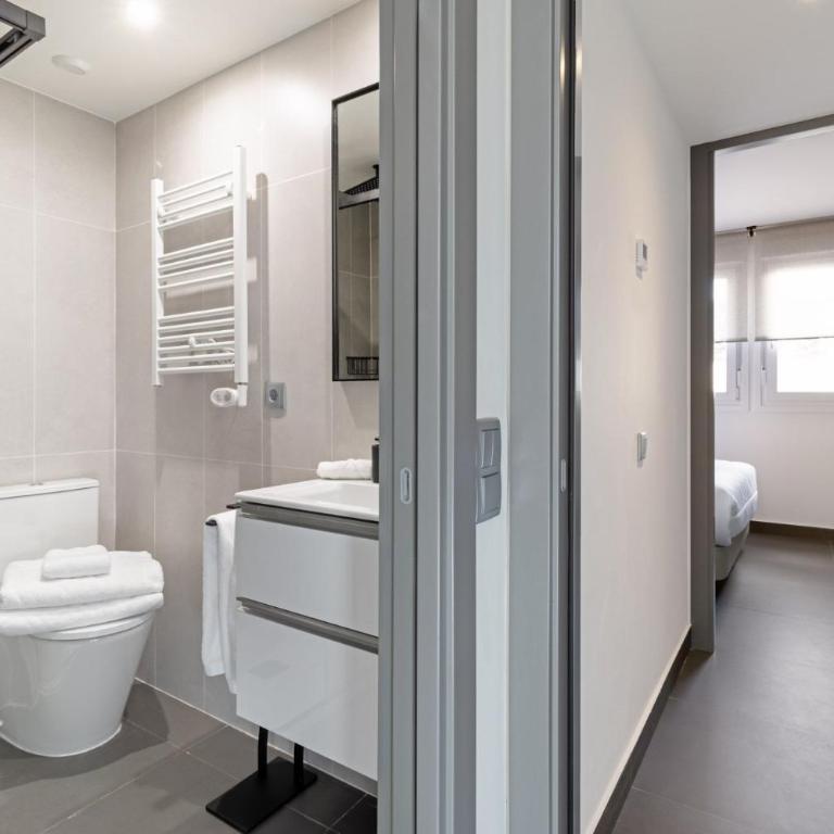 Amazing new duplex for 4 - Two-Bedroom House - 11