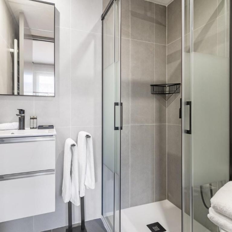 Amazing new duplex for 4 - Two-Bedroom House - 15