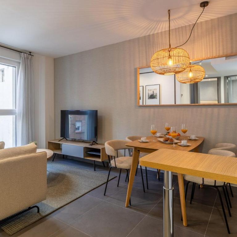 Cozy 2-Bed Apartment in La Latina Madrid - Two-Bedroom Apartment - 2