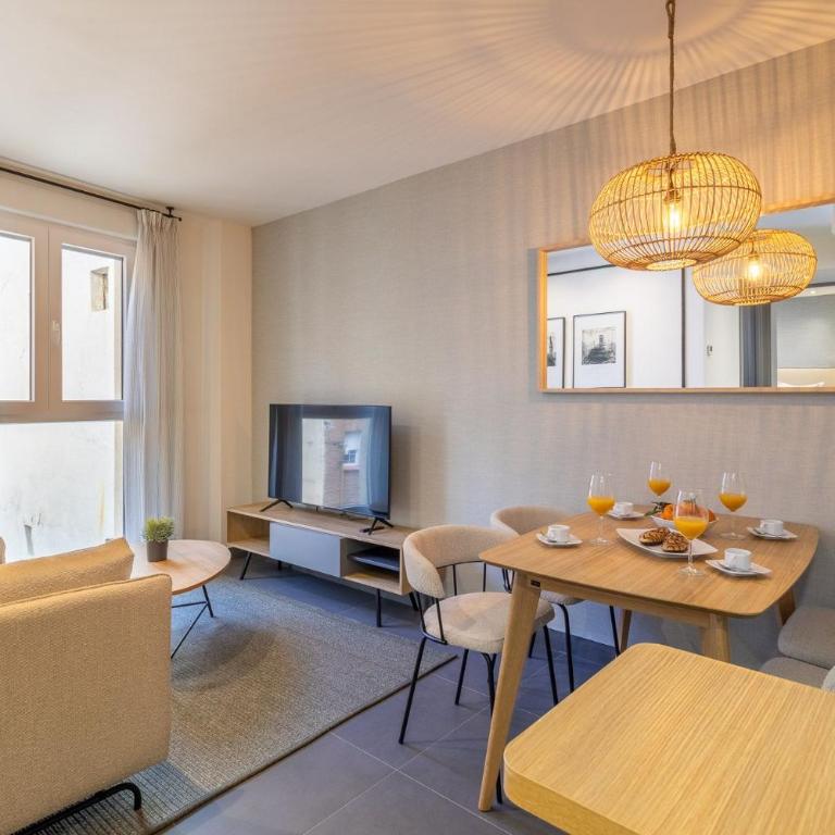 Cozy 2-Bed Apartment in La Latina Madrid - Two-Bedroom Apartment - 3