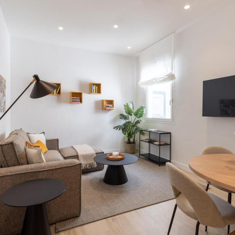 Cozy 2-Bed Apartment for 4 in Central Madrid - Two-Bedroom Apartment - 1