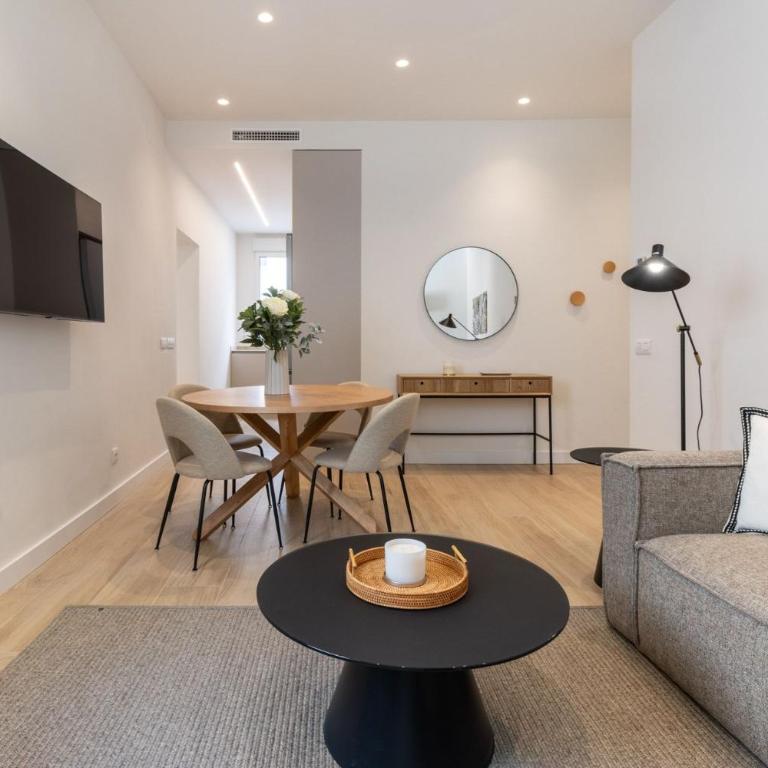 Cozy 2-Bed Apartment for 4 in Central Madrid - Two-Bedroom Apartment - 2