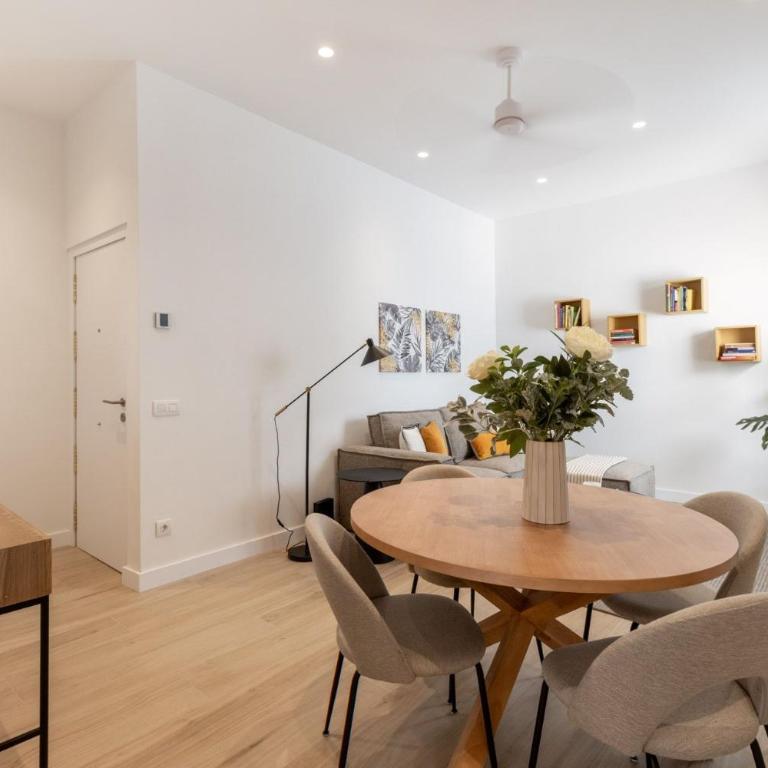 Cozy 2-Bed Apartment for 4 in Central Madrid - Two-Bedroom Apartment - 5