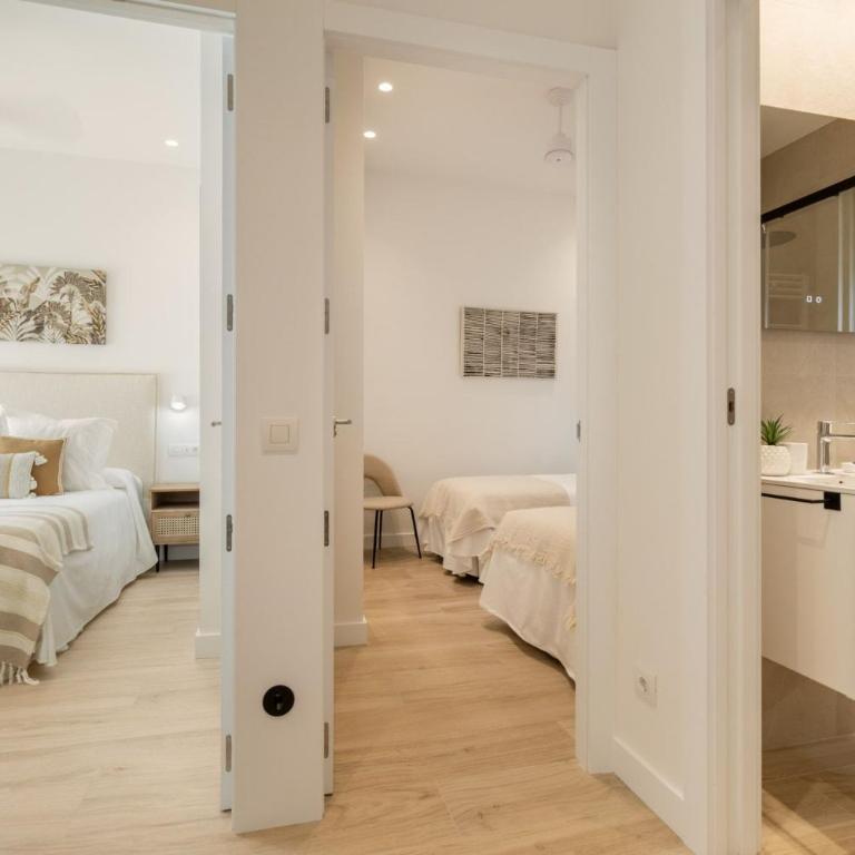 Cozy 2-Bed Apartment for 4 in Central Madrid - Two-Bedroom Apartment - 13