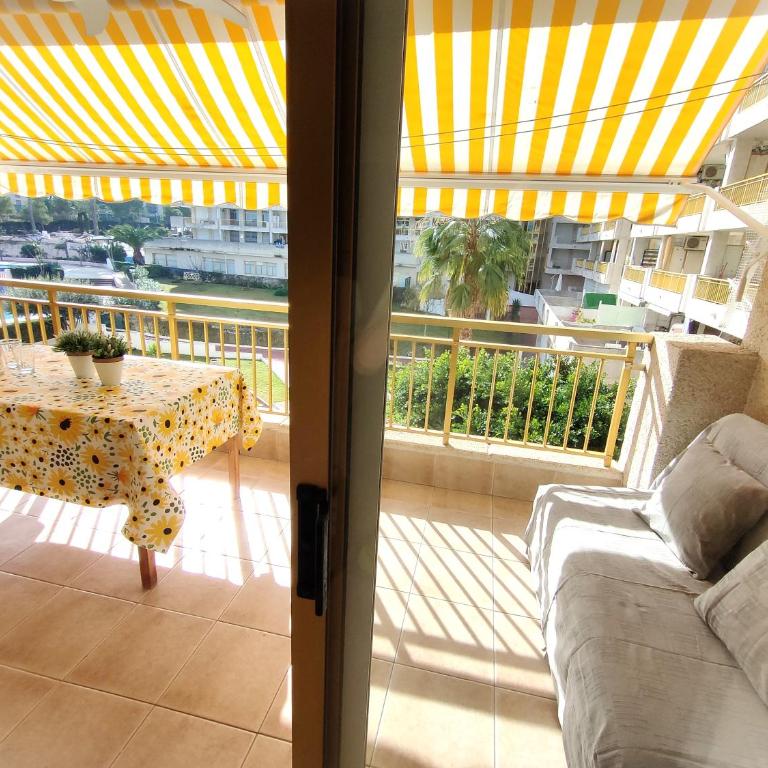 Luminoso apartamento en SALOU con PISCINA, TERRAZA y PARQUE INFANTIL IDEAL FAMILIAS - Apartamento con vistas a la piscina - 15