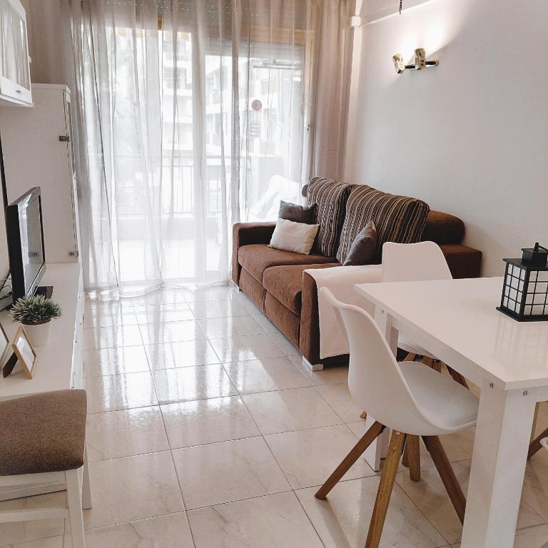 Luminoso apartamento en SALOU con PISCINA, TERRAZA y PARQUE INFANTIL IDEAL FAMILIAS - Apartamento con vistas a la piscina - 44