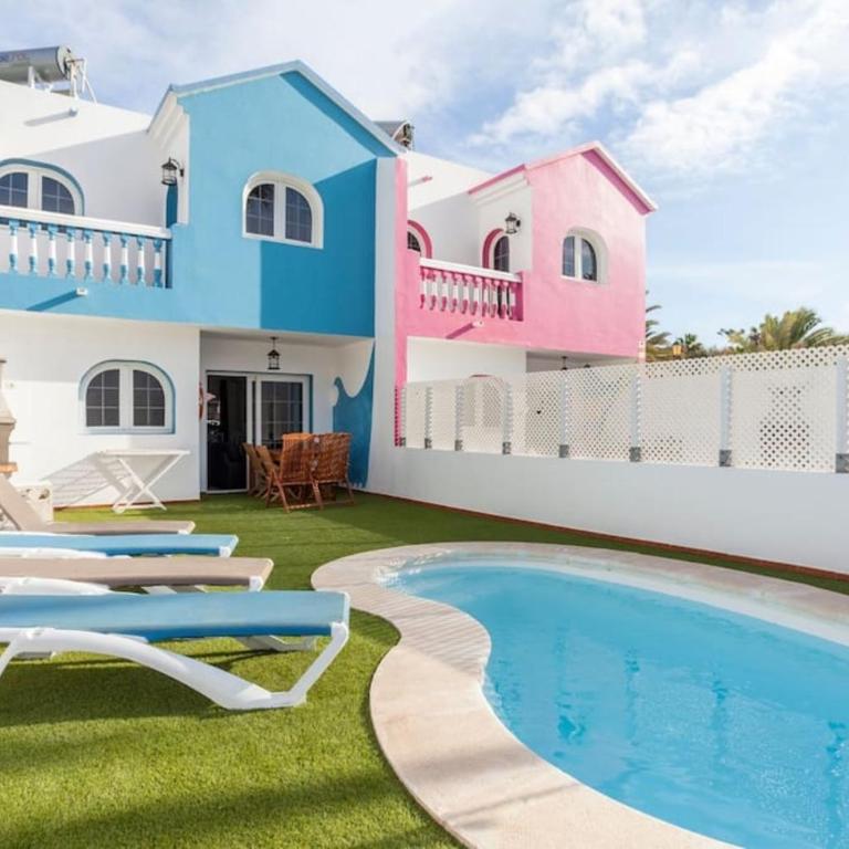 Corralejo Beach Villa Agua with Private Pool, BBQ & 30 seconds to the Beach by Amazzzing Travel - Villa - 1