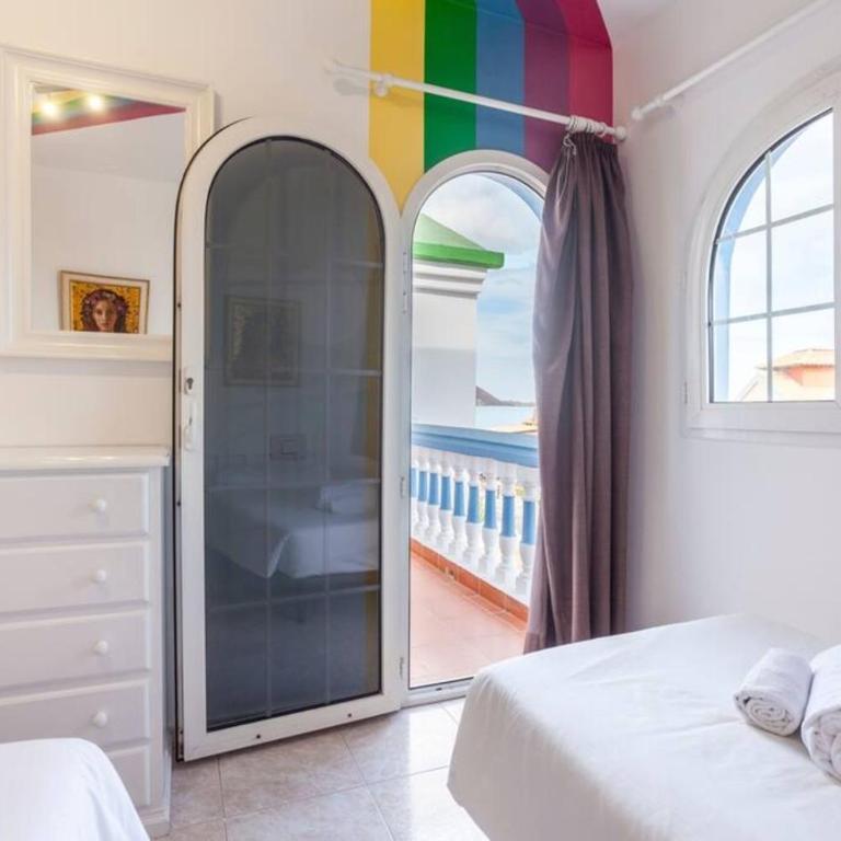 Corralejo Beach Villa Agua with Private Pool, BBQ & 30 seconds to the Beach by Amazzzing Travel - Villa - 8