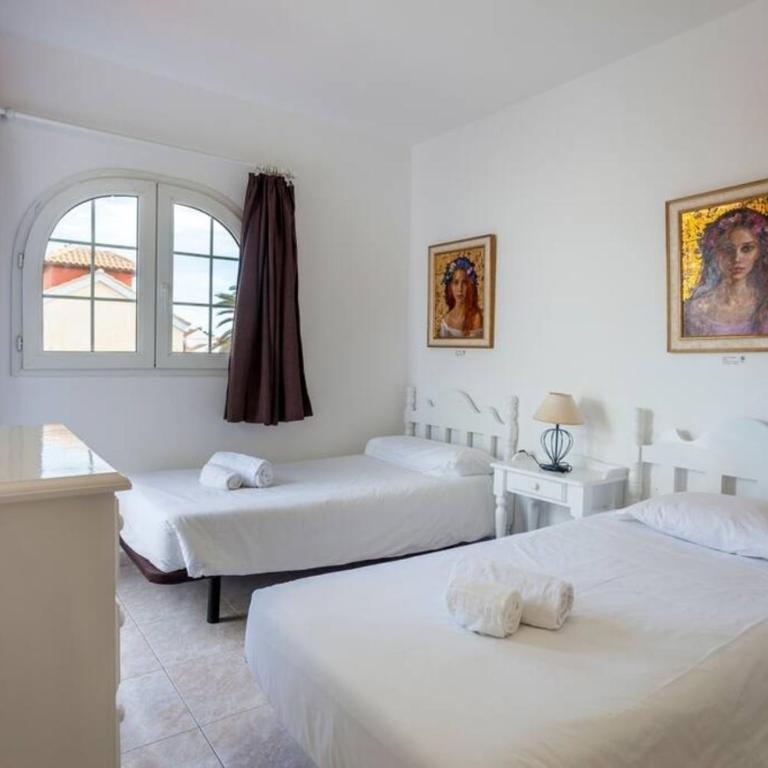 Corralejo Beach Villa Agua with Private Pool, BBQ & 30 seconds to the Beach by Amazzzing Travel - Villa - 13