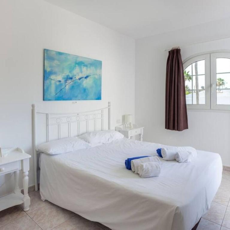 Corralejo Beach Villa Agua with Private Pool, BBQ & 30 seconds to the Beach by Amazzzing Travel - Villa - 15