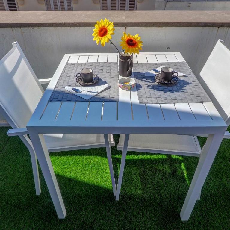 White Penthouse by Hello Homes Sitges - Apartamento de 1 dormitorio - 2