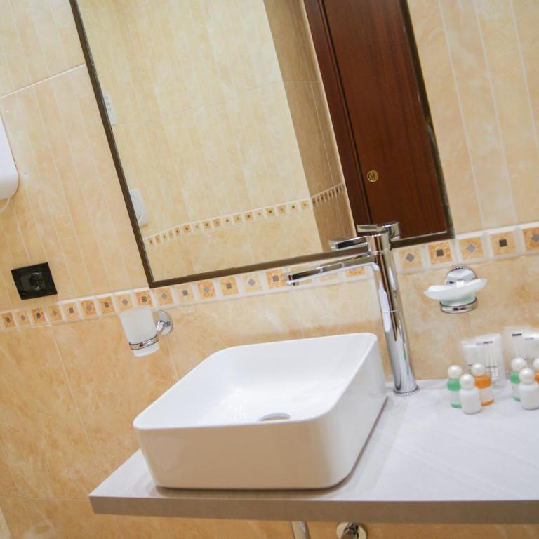 Glam Luxury Rome - Suite con Balcone - 15