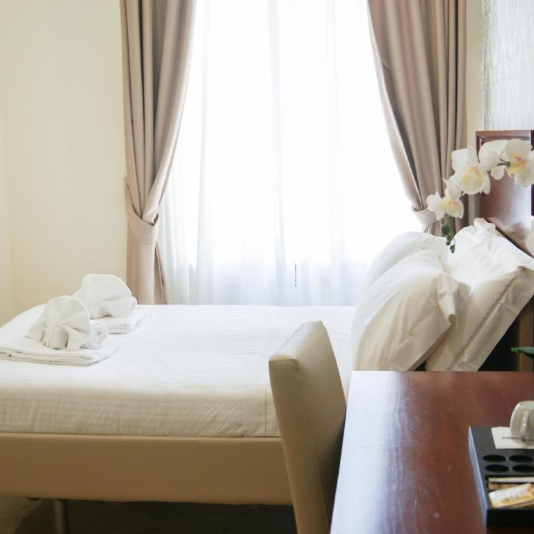 Glam Luxury Rome - Camera Matrimoniale Deluxe - 2
