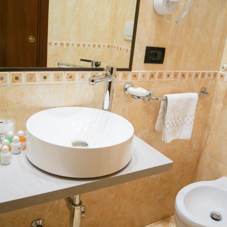 Glam Luxury Rome - Camera Matrimoniale Deluxe - 10