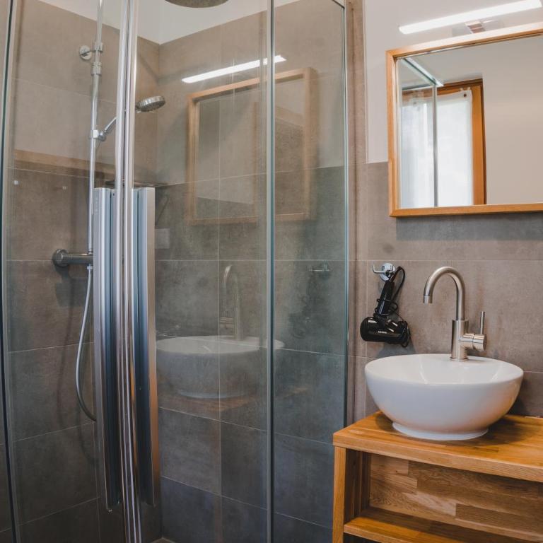 Julias Guesthouse - Dreibettzimmer - 3