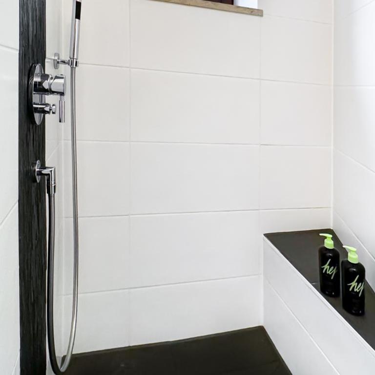 Moderne 3-Zimmer-Wohnung im Zentrum- Tiefgarage inklusive, Smart-TV, Shopping & Sightseeing ums Eck - Two-Bedroom Apartment - 24