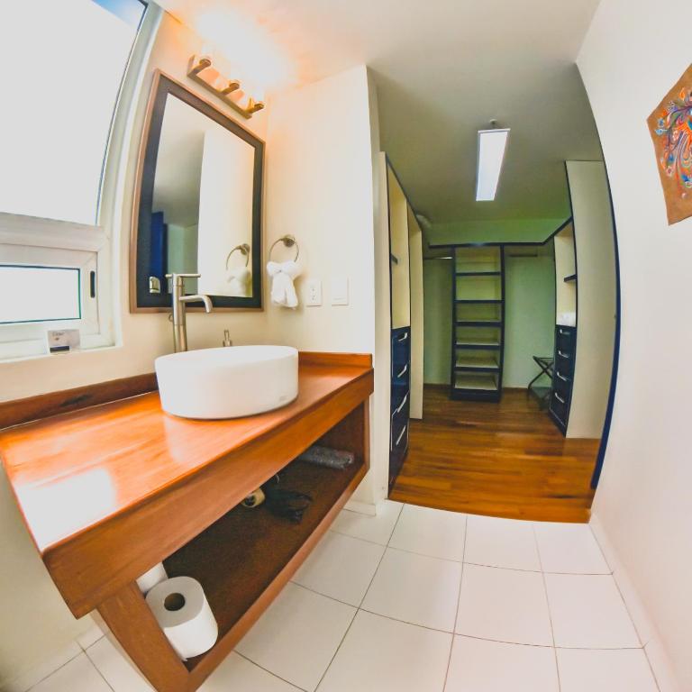 Casa Azul-Hidden Roma Norte Gem, City Views, 4BR - Apartamento - 26