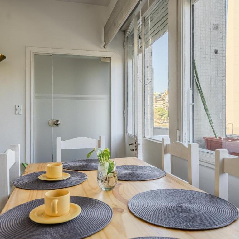 Hermoso Departamento con Balcon al Obelisco I - Apartamento de 2 dormitorios - 72