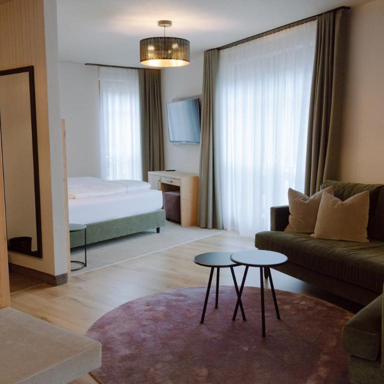 Alpinresort Stubaierhof 4S - Familiensuite mit Balkon - 2