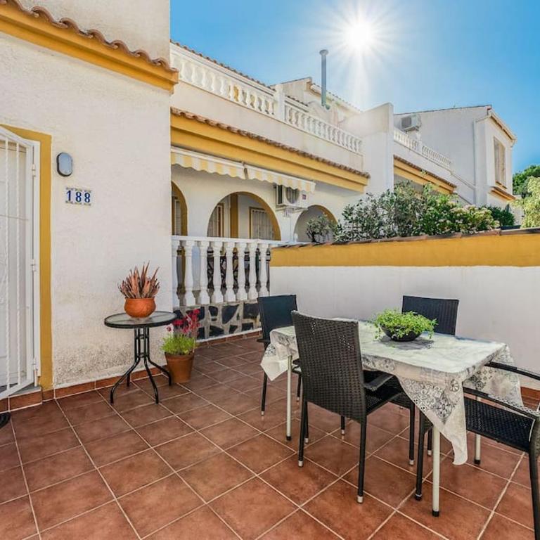 Casa Del Sol - Three-Bedroom Apartment - 1