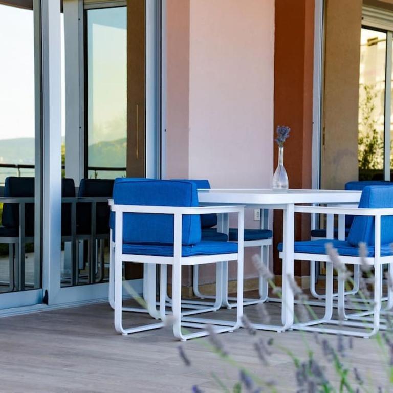 A1 2 beds 2 baths Lux Condo Pool Sea Views - Two-Bedroom Apartment - 44