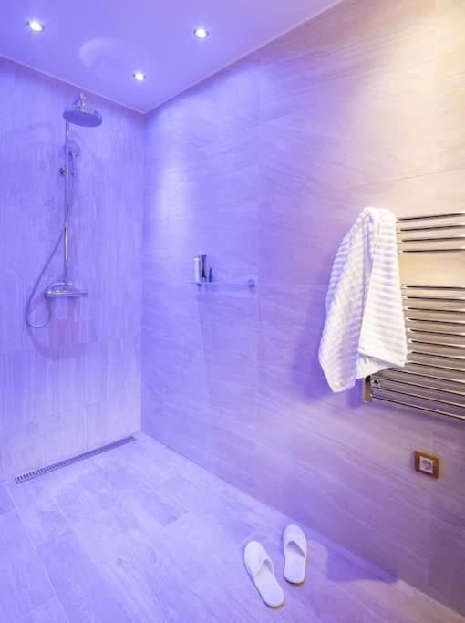 A1 2 beds 2 baths Lux Condo Pool Sea Views - Two-Bedroom Apartment - 36