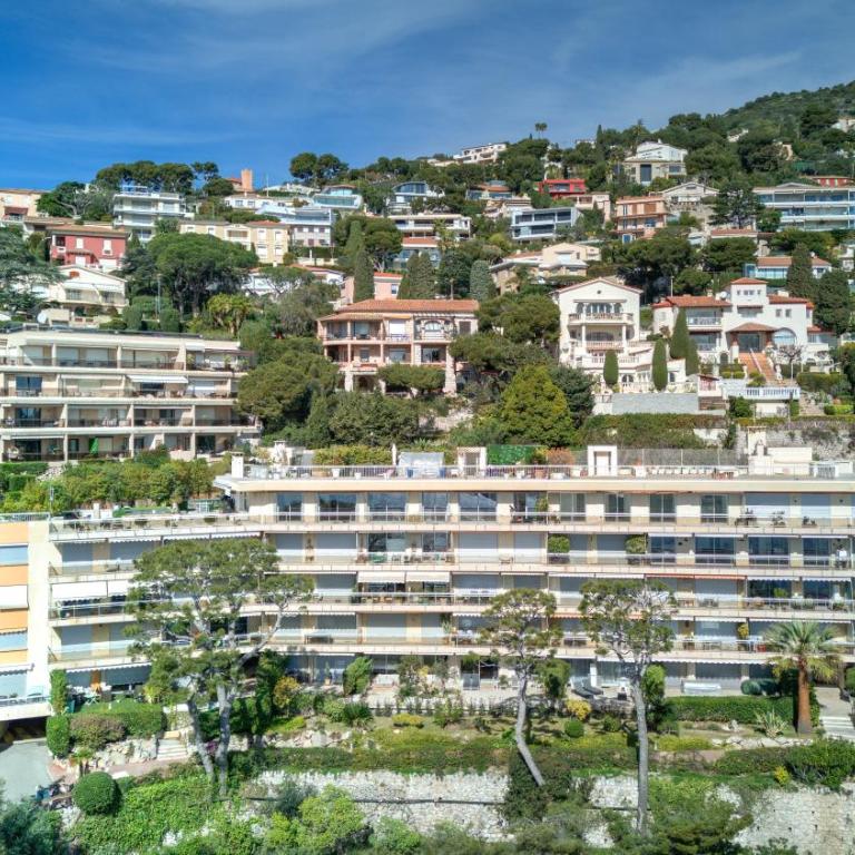 Giant Terrace on a stunning View - Appartement - 32