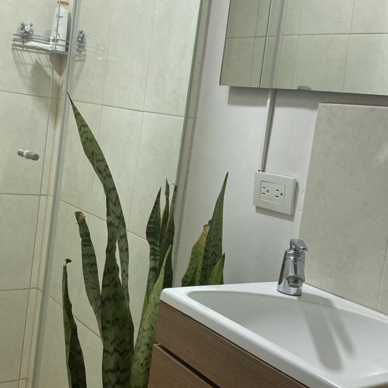 Apartaestudio lindo cómodo, cercano a todo, con portería y parqueadero cubierto gratis!! - Apartamento de 1 dormitorio - 6