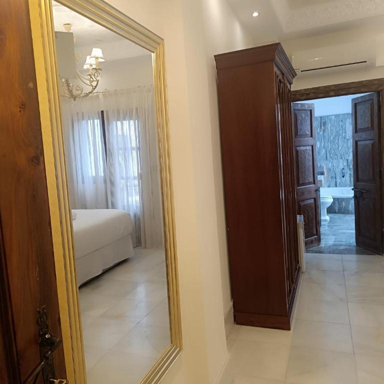 Suite Comares - Deluxe Double Room with Spa Bath - 9