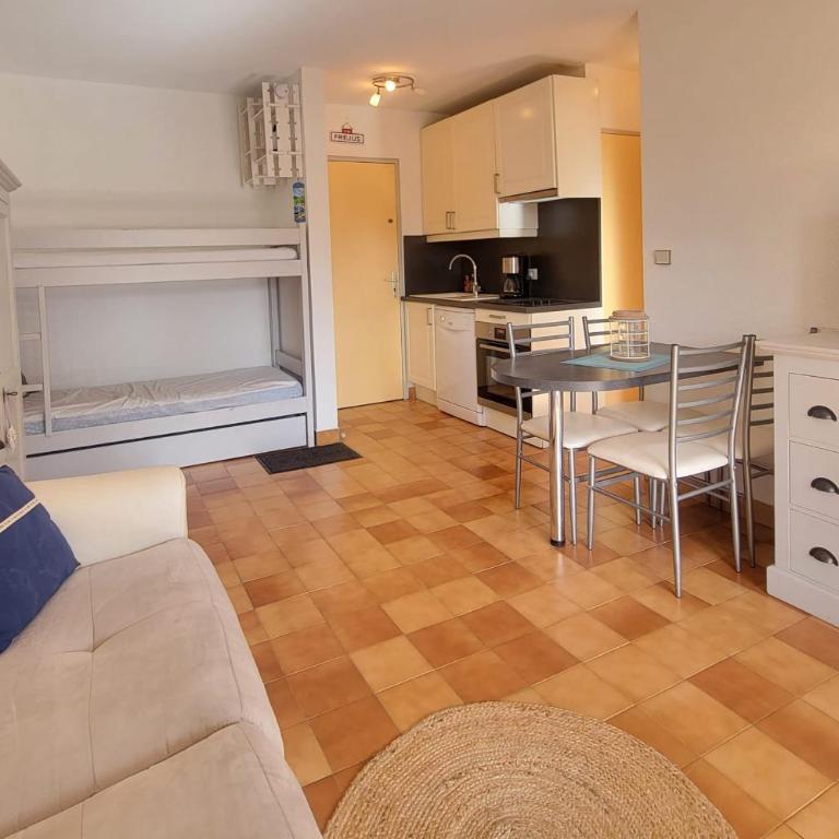 Cosy family cocoon with beautiful loggia - Apartamento - 4