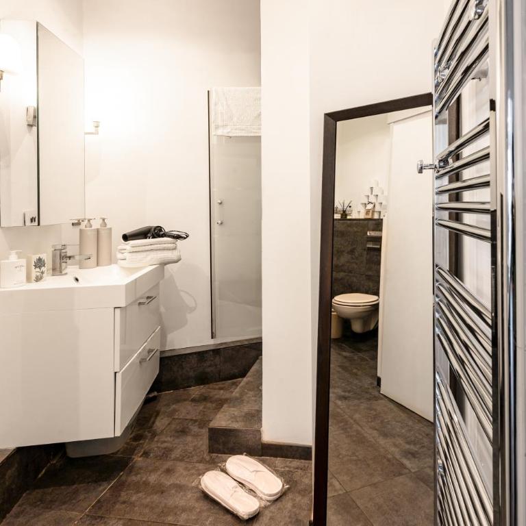 Superb studio with terrasse & 24-7 security in the heart of Paris! - Appartement 1 Chambre - 9