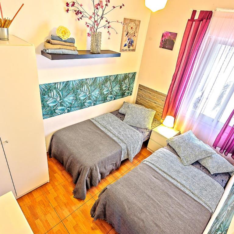 Plaza de Toros 3-Bedroom Apartment with Balcony - Apartamento - 32