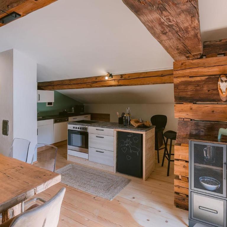 Nicos Daheim - Three-Bedroom Apartment with Shower - 16