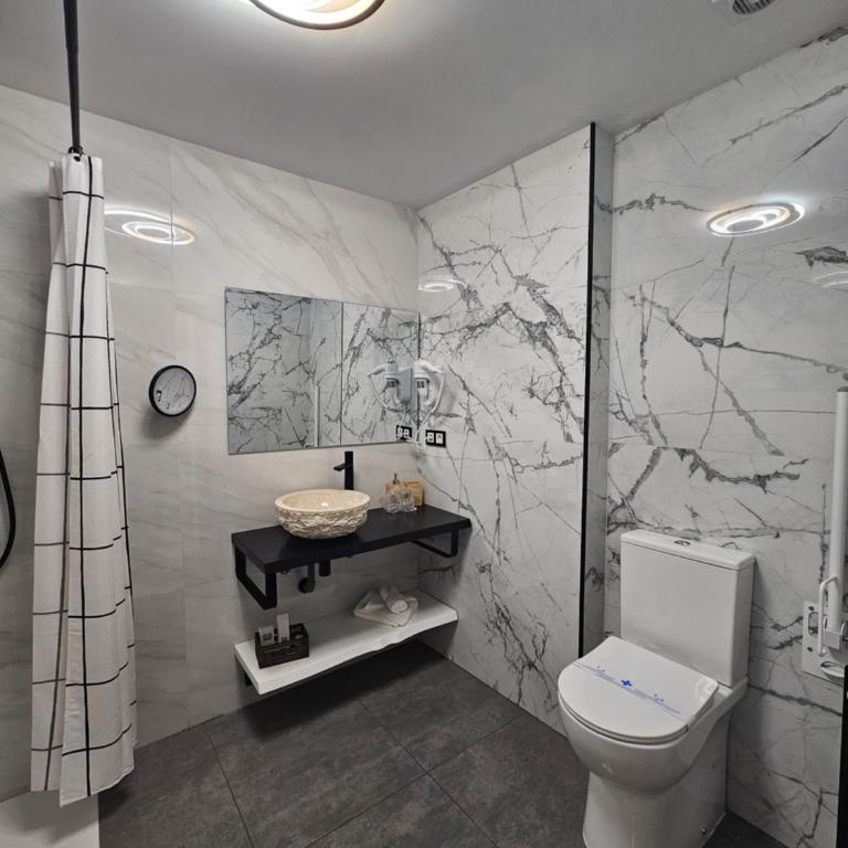 HOSTAL LUXURY NIT I DIA - Habitación Doble adaptada para personas con movilidad reducida - 6