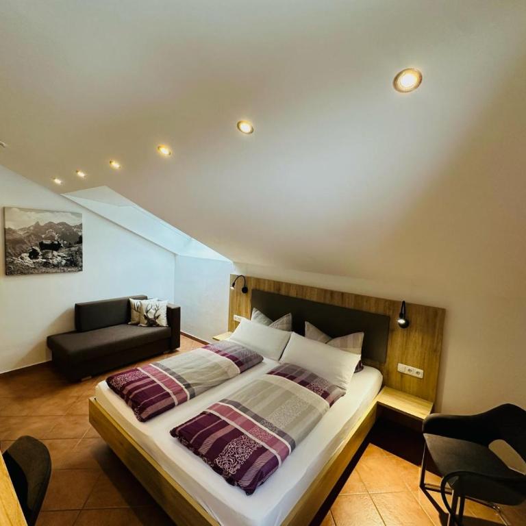 Gästehaus Bühler - Großes Doppelzimmer - 7